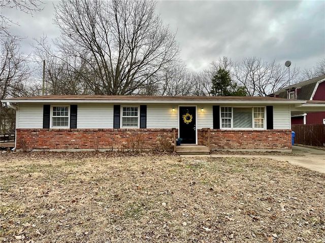 522 6th Street, Tonganoxie, KS 66086