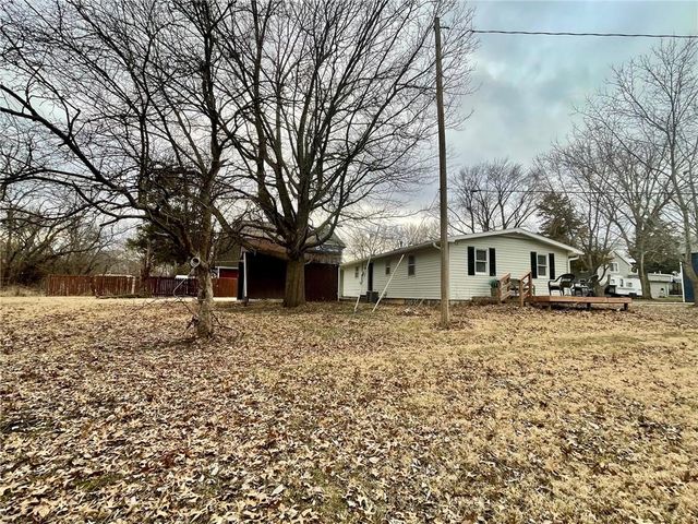 522 6th Street, Tonganoxie, KS 66086