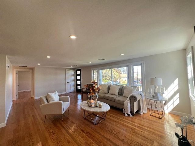 109 Kaufman Road, Tiverton, RI 02878