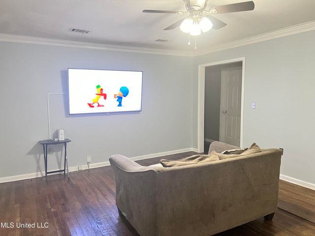 2004 Martin Street, Pascagoula, MS 39581