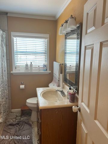 2004 Martin Street, Pascagoula, MS 39581