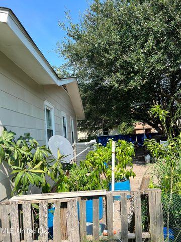 2004 Martin Street, Pascagoula, MS 39581