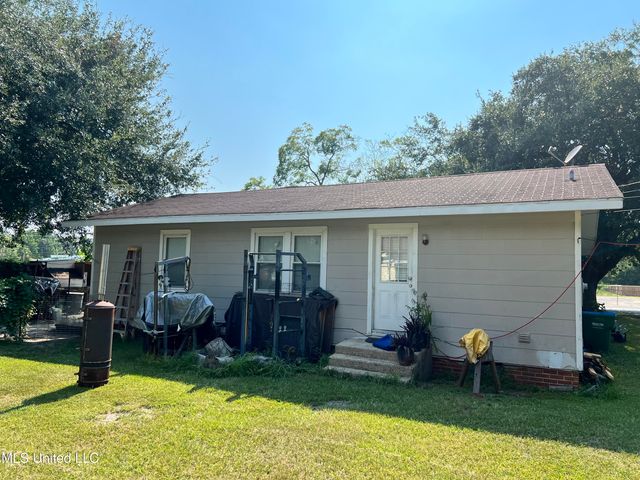 2004 Martin Street, Pascagoula, MS 39581
