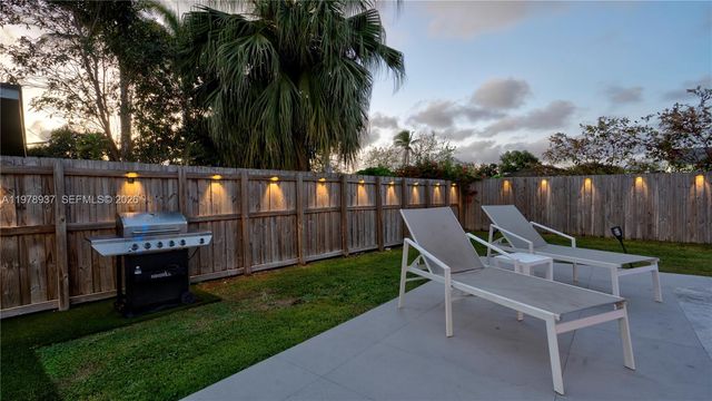 9311 Sterling Dr, Cutler Bay, FL 33157