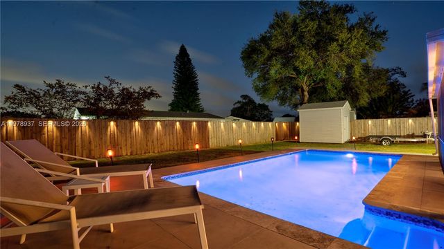 9311 Sterling Dr, Cutler Bay, FL 33157