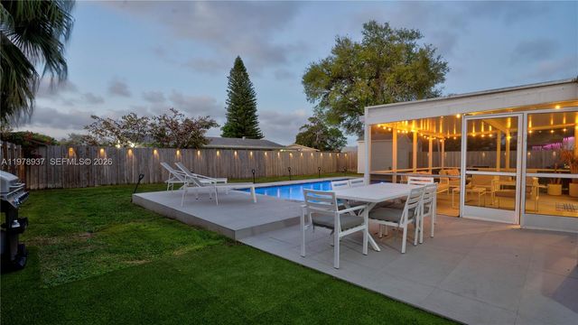 9311 Sterling Dr, Cutler Bay, FL 33157