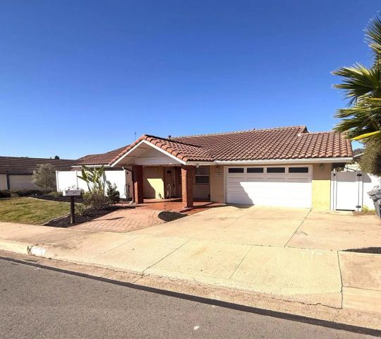 1554 W Country Club Lane, Escondido, CA 92026