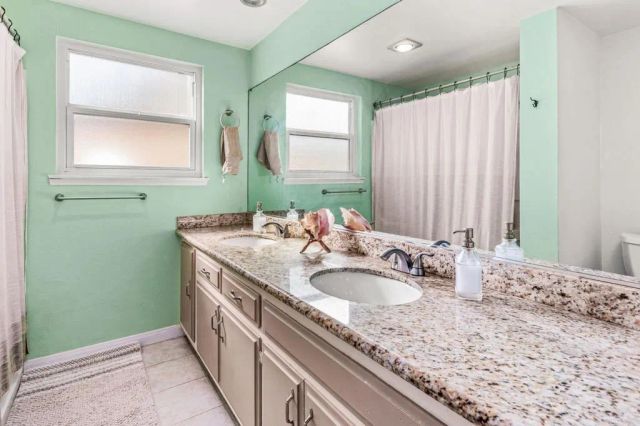 1554 W Country Club Lane, Escondido, CA 92026