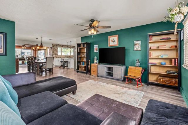 1554 W Country Club Lane, Escondido, CA 92026