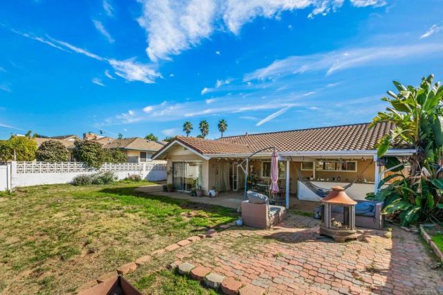 1554 W Country Club Lane, Escondido, CA 92026