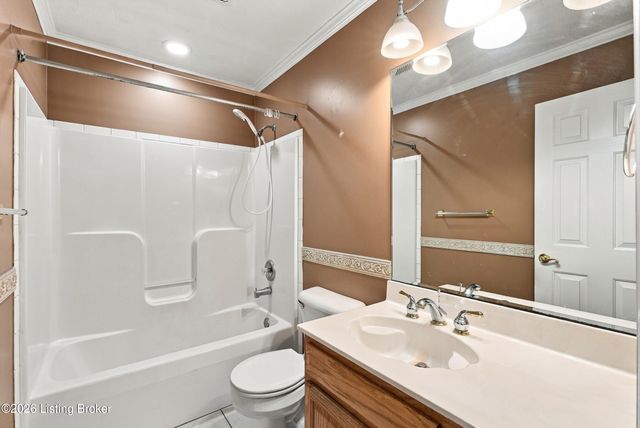 6314 Winding Stream Dr, Louisville, KY 40272