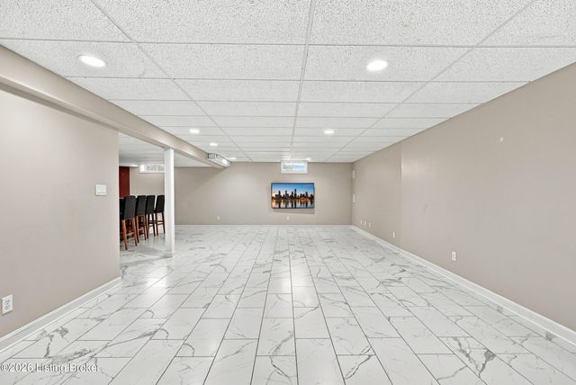 6314 Winding Stream Dr, Louisville, KY 40272