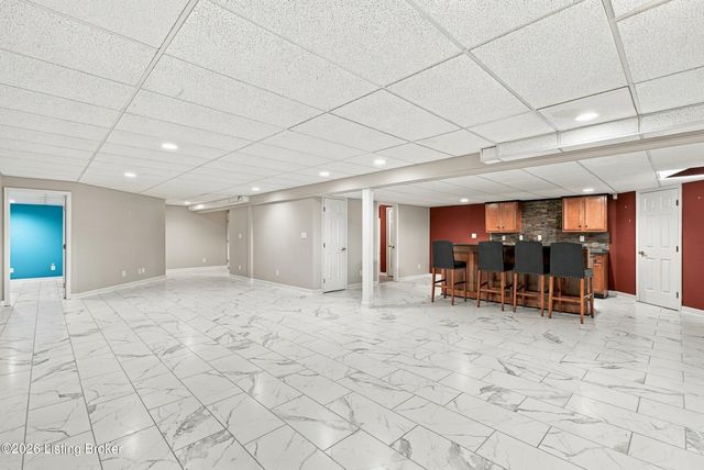 6314 Winding Stream Dr, Louisville, KY 40272