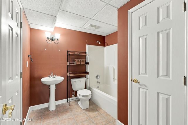 6314 Winding Stream Dr, Louisville, KY 40272