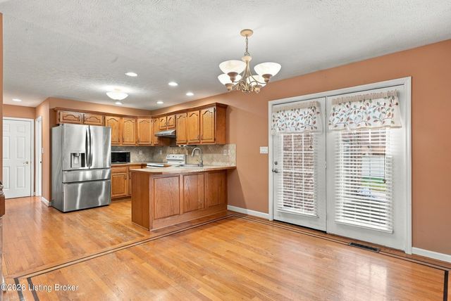 6314 Winding Stream Dr, Louisville, KY 40272