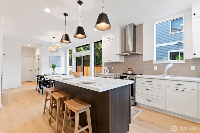 1707 NE 117th Street, Seattle, WA 98125