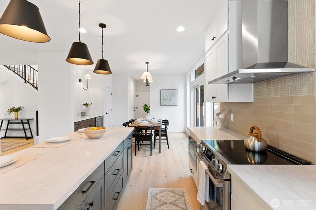 1707 NE 117th Street, Seattle, WA 98125