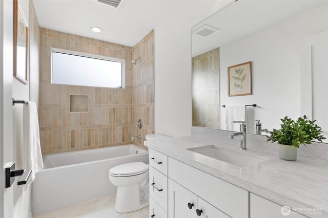 1707 NE 117th Street, Seattle, WA 98125