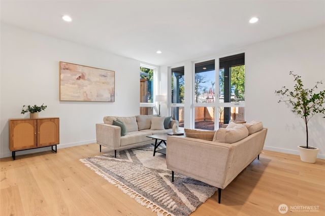 1707 NE 117th Street, Seattle, WA 98125