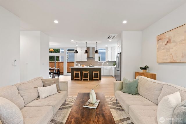 1707 NE 117th Street, Seattle, WA 98125