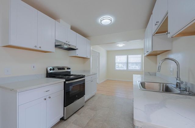 1221 Parkside Street, Salinas, CA 93906