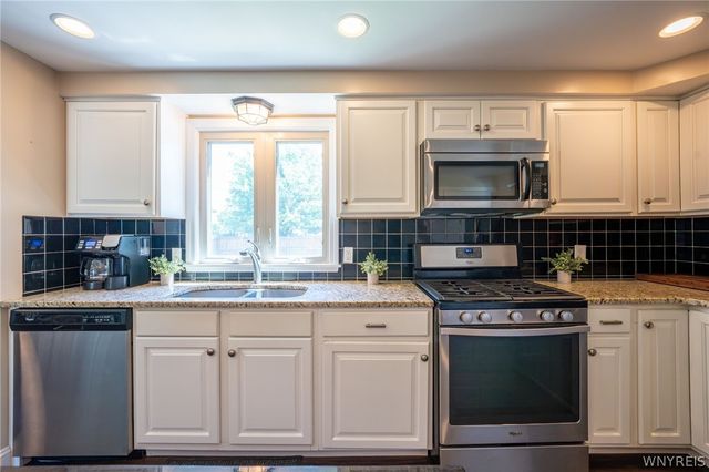 26 Harwood Road, West Seneca, NY 14224