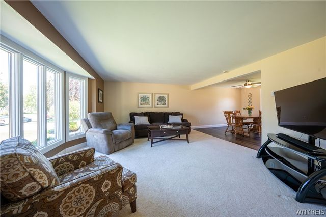 26 Harwood Road, West Seneca, NY 14224