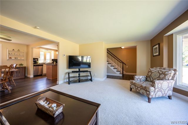26 Harwood Road, West Seneca, NY 14224