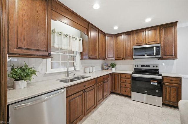 102 Ben Hogan DR, Portsmouth, VA 23701