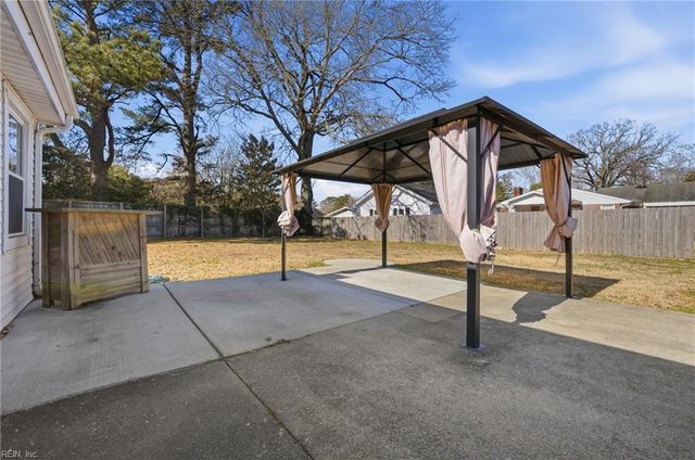 102 Ben Hogan DR, Portsmouth, VA 23701