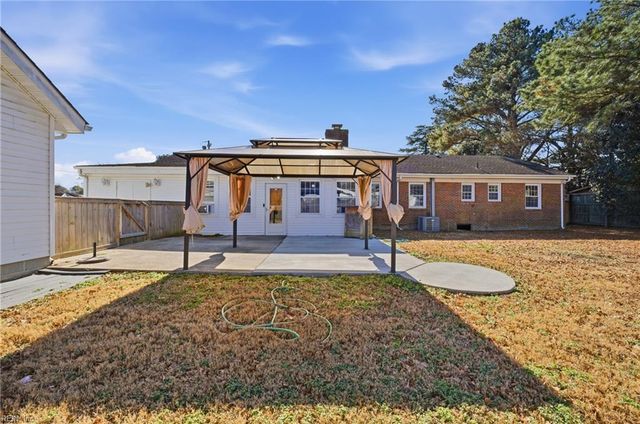 102 Ben Hogan DR, Portsmouth, VA 23701