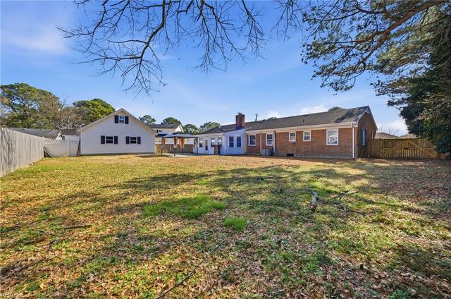 102 Ben Hogan DR, Portsmouth, VA 23701