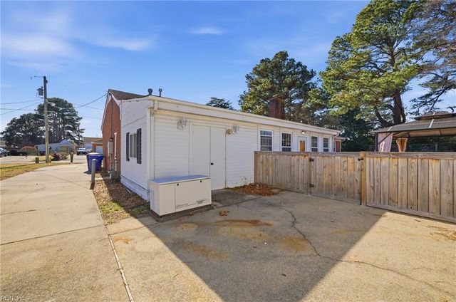 102 Ben Hogan DR, Portsmouth, VA 23701