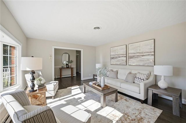 102 Ben Hogan DR, Portsmouth, VA 23701