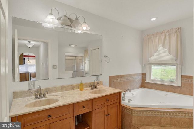 4931 CHAMBERS HILL RD, Harrisburg, PA 17111