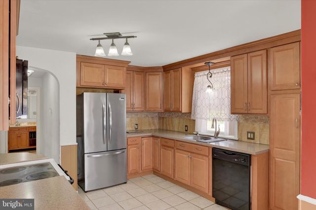 4931 CHAMBERS HILL RD, Harrisburg, PA 17111