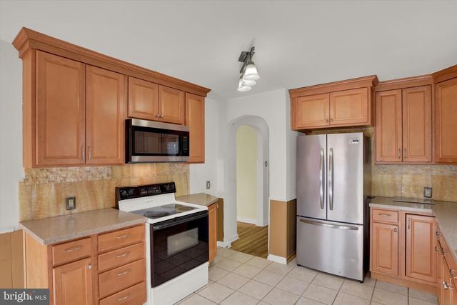 4931 CHAMBERS HILL RD, Harrisburg, PA 17111