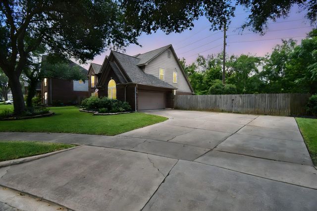 1810 Pebble Hill Court, Sugar Land, TX 77478
