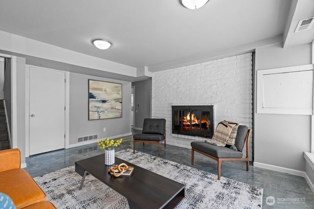 2323 Talbot Road S, Renton, WA 98055