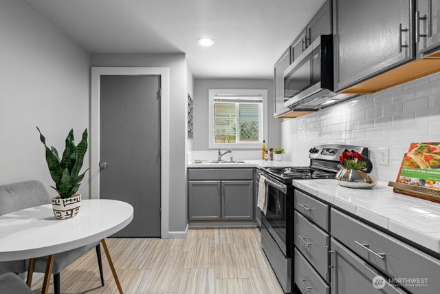 2323 Talbot Road S, Renton, WA 98055