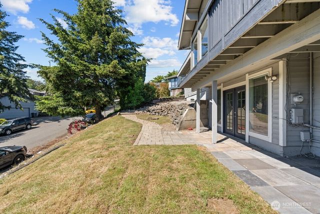 2323 Talbot Road S, Renton, WA 98055