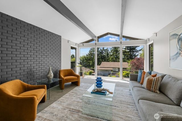 2323 Talbot Road S, Renton, WA 98055