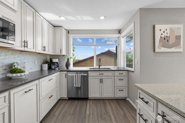2323 Talbot Road S, Renton, WA 98055