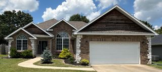 824 North Vermillion Drive, Strafford, MO 65757