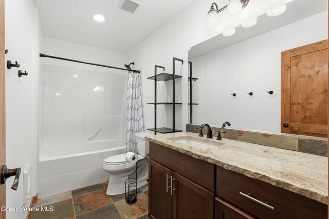 384 Pendleton Dr, Spirit Lake, ID 83869