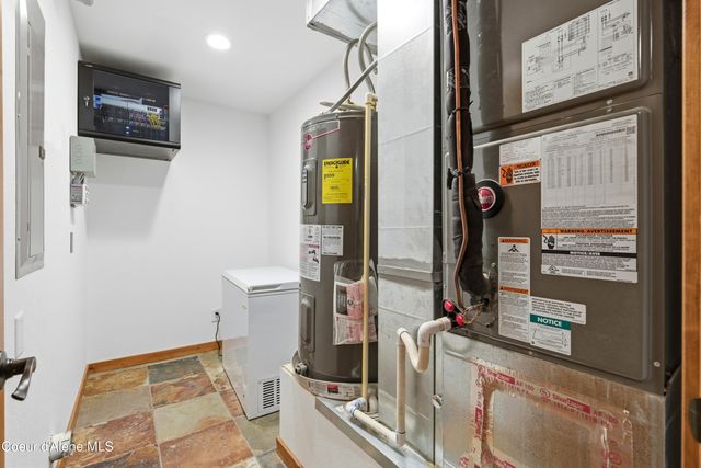 384 Pendleton Dr, Spirit Lake, ID 83869