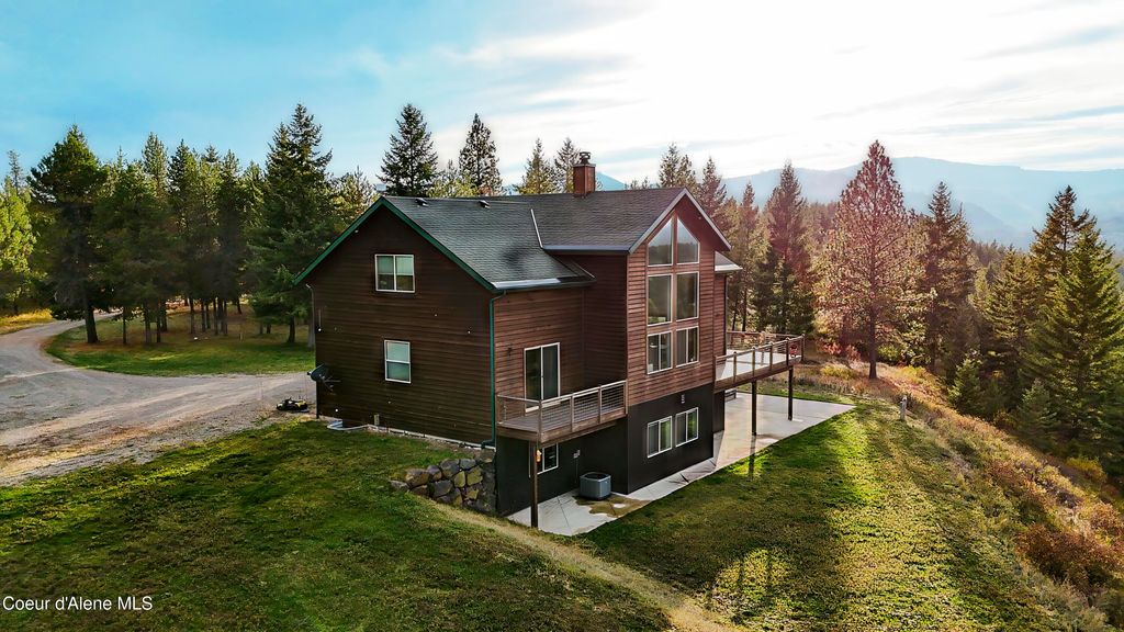 384 Pendleton Dr, Spirit Lake, ID 83869