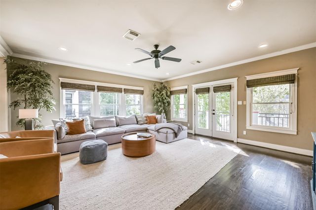 240 E Woodland Street, Houston, TX 77009