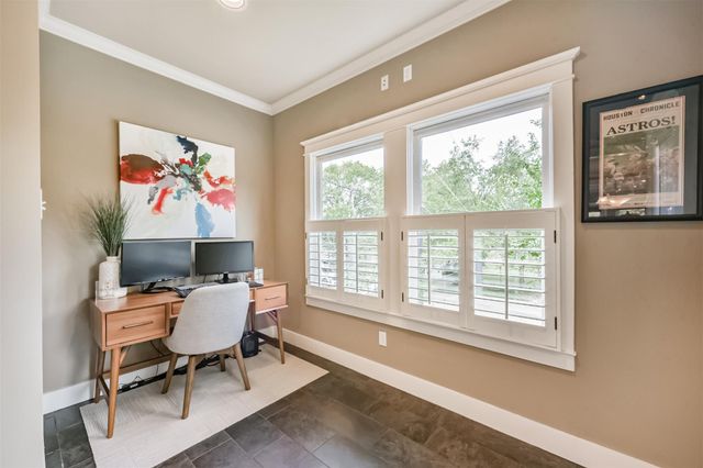 240 E Woodland Street, Houston, TX 77009