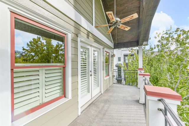 240 E Woodland Street, Houston, TX 77009